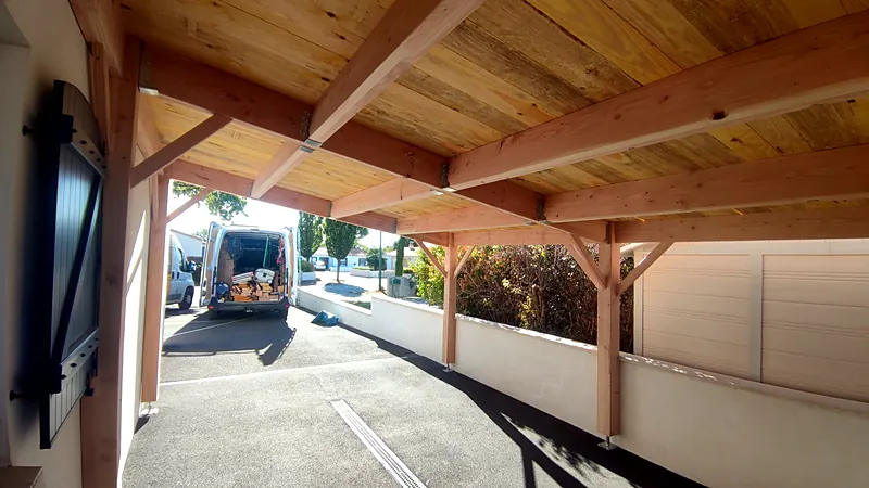 Carport, sous-face en bois